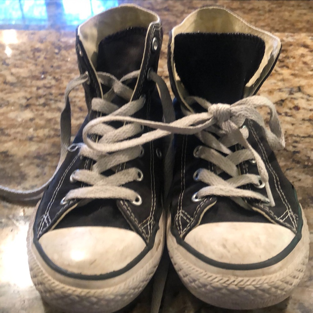 Black hightop youth size 3 Converse